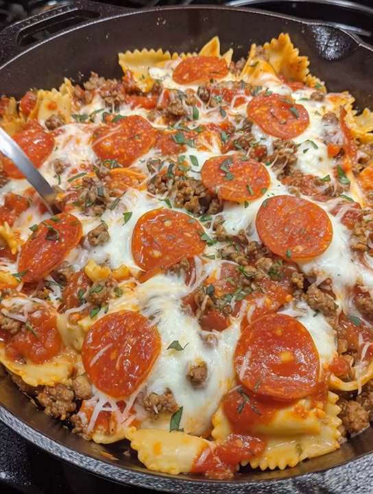 Pizza Lasagna Skillet Bake